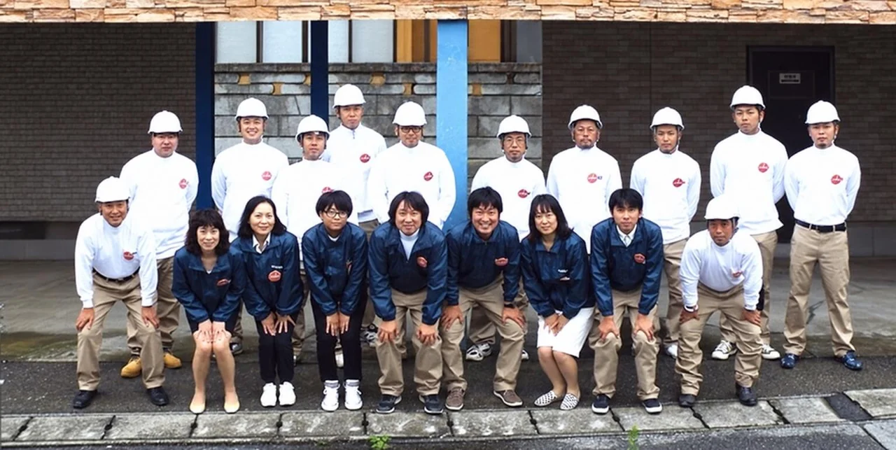 塗りチョクを運営する日建住装工業のスタッフ